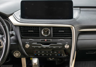 Подержанный автомобиль Lexus RX 2021 года (15 фото)