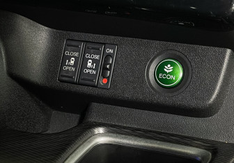 Подержанный автомобиль Honda Stepwgn 2018 года (13 фото)