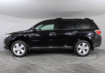 Подержанный автомобиль Toyota Highlander 2010 года (8 фото)