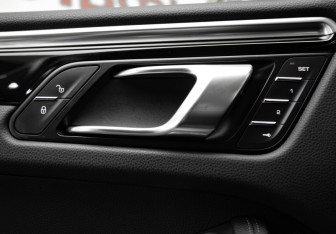 Подержанный автомобиль Porsche Macan 2017 года (16 фото)