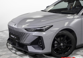 Подержанный автомобиль Changan UNI-V 2024 года (26 фото)