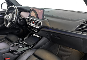 Подержанный автомобиль BMW X3 2021 года (13 фото)