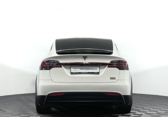 Подержанный автомобиль Tesla Model X 2020 года (6 фото)