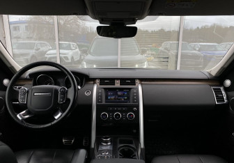 Подержанный автомобиль Land Rover Discovery 2017 года (13 фото)