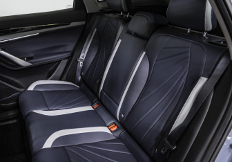 Подержанный автомобиль Geely Atlas 2024 года (15 фото)