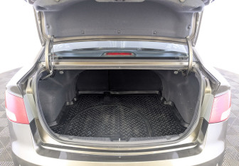 Подержанный автомобиль Kia Cerato Sedan 2009 года (10 фото)