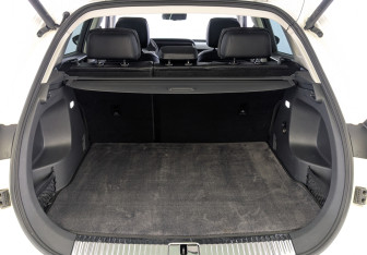 Подержанный автомобиль Hongqi HS5 2023 года (10 фото)