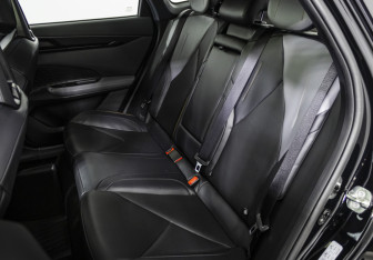 Подержанный автомобиль Changan UNI-V 2023 года (15 фото)