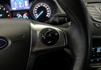 Подержанный автомобиль Ford Kuga 2013 года (27 фото)