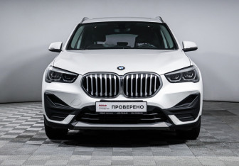 Подержанный автомобиль BMW X1 2021 года (2 фото)