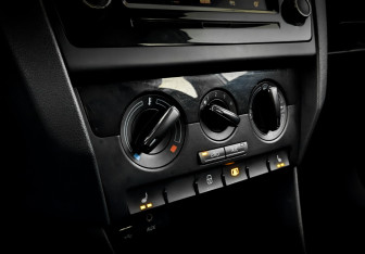 Подержанный автомобиль Skoda Rapid Liftback 2017 года (26 фото)