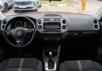 Подержанный автомобиль Volkswagen Tiguan 2011 года (9 фото)