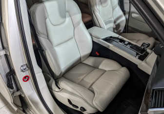 Подержанный автомобиль Volvo XC90 2016 года (23 фото)