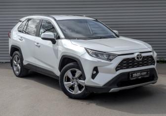 Подержанный автомобиль Toyota RAV4 2019 года (3 фото)
