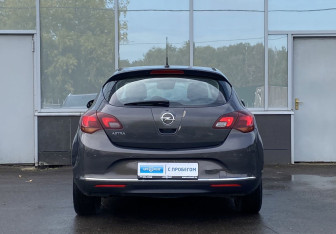 Подержанный автомобиль Opel Astra Hatchback 2012 года (6 фото)