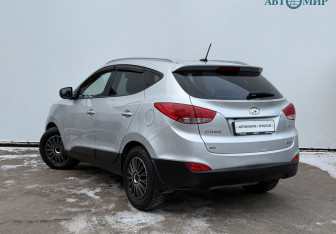 Подержанный автомобиль Hyundai ix35 2011 года (7 фото)