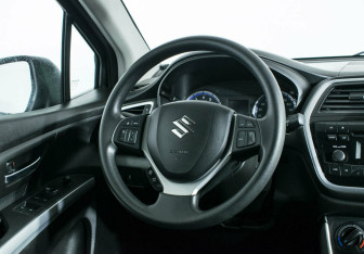 Подержанный автомобиль Suzuki SX4 Hatchback 2021 года (9 фото)