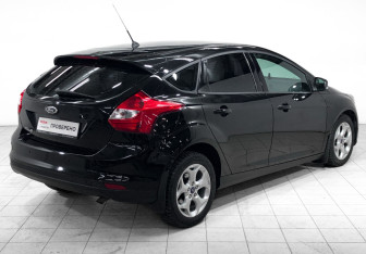 Подержанный автомобиль Ford Focus Hatchback 2014 года (4 фото)