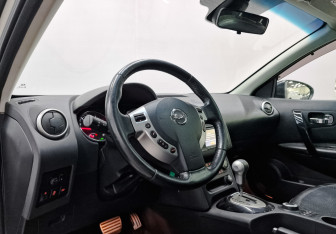 Подержанный автомобиль Nissan Qashqai 2013 года (14 фото)