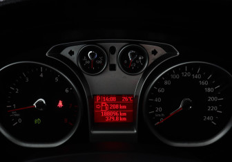 Подержанный автомобиль Ford Focus Hatchback 2009 года (7 фото)