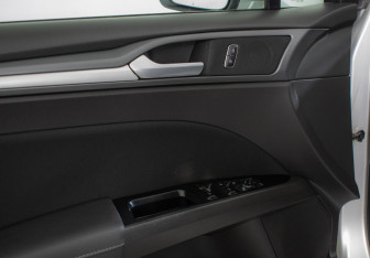 Подержанный автомобиль Ford Mondeo Sedan 2017 года (15 фото)