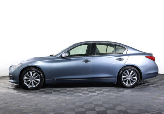 Подержанный автомобиль Infiniti Q50 2016 года (8 фото)