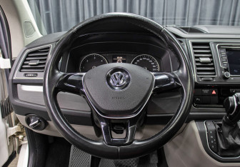 Подержанный автомобиль Volkswagen Caravelle 2019 года (17 фото)
