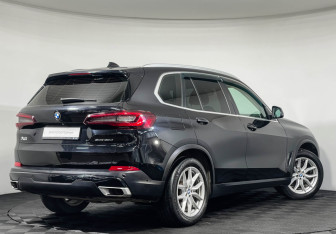 Подержанный автомобиль BMW X5 2020 года (2 фото)