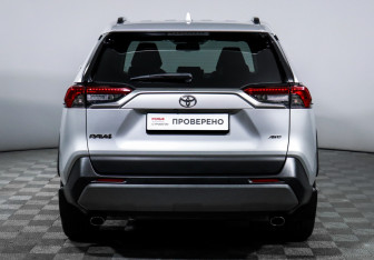 Подержанный автомобиль Toyota RAV4 2019 года (6 фото)