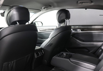 Подержанный автомобиль Genesis G80 2019 года (12 фото)