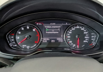 Подержанный автомобиль Audi A4 Sedan 2019 года (13 фото)