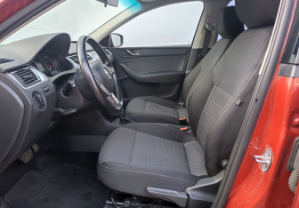 Подержанный автомобиль Skoda Rapid Liftback 2014 года (10 фото)