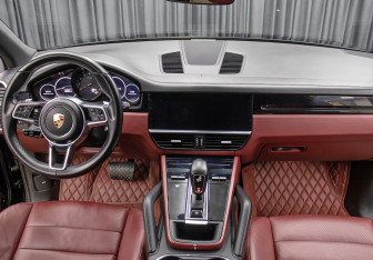 Подержанный автомобиль Porsche Cayenne 2019 года (14 фото)