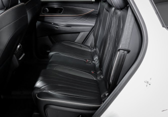 Подержанный автомобиль Jaecoo J8 2024 года (10 фото)
