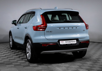 Подержанный автомобиль Volvo XC40 2019 года (7 фото)