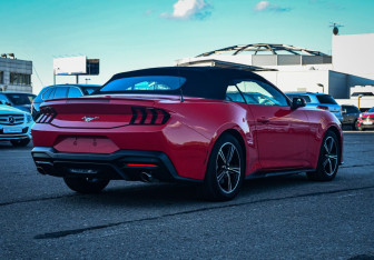 Подержанный автомобиль Ford Mustang Convertible 2024 года (4 фото)