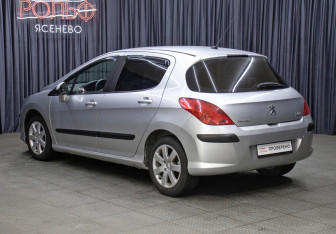 Подержанный автомобиль Peugeot 308 Hatchback 2009 года (7 фото)