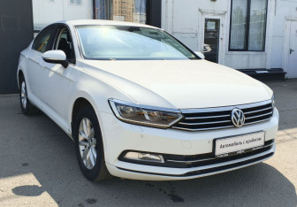 Подержанный автомобиль Volkswagen Passat Sedan 2016 года (3 фото)