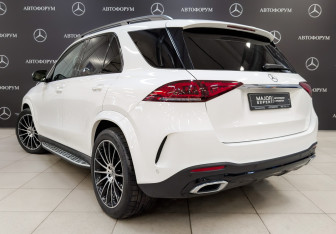 Подержанный автомобиль Mercedes-Benz GLE 2022 года (7 фото)