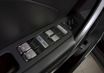 Подержанный автомобиль Geely Atlas Pro 2023 года (12 фото)