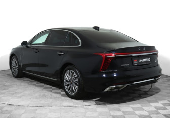 Подержанный автомобиль Hongqi H5 2024 года (7 фото)