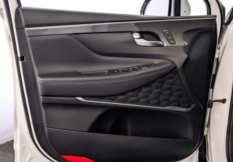 Подержанный автомобиль Hyundai Santa Fe 2022 года (19 фото)