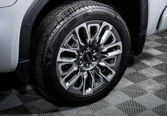 Подержанный автомобиль GMC Sierra 2024 года (15 фото)