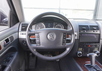 Подержанный автомобиль Volkswagen Touareg 2009 года (14 фото)