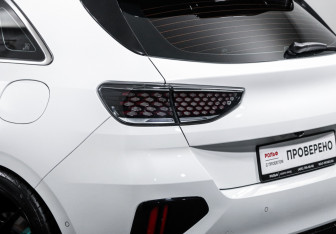 Подержанный автомобиль Kia Ceed Hatchback 2021 года (16 фото)