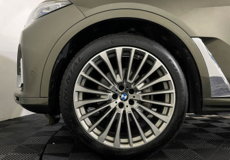 Подержанный автомобиль BMW X7 2021 года (7 фото)