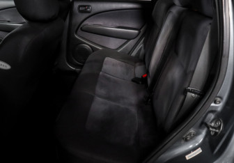 Подержанный автомобиль Mitsubishi Outlander 2003 года (10 фото)