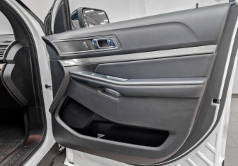 Подержанный автомобиль Ford Explorer 2019 года (24 фото)