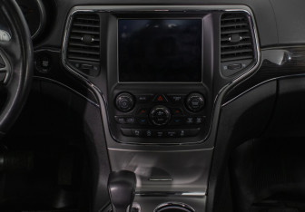 Подержанный автомобиль Jeep Grand Cherokee 2018 года (14 фото)