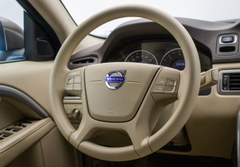 Подержанный автомобиль Volvo XC70 2013 года (15 фото)